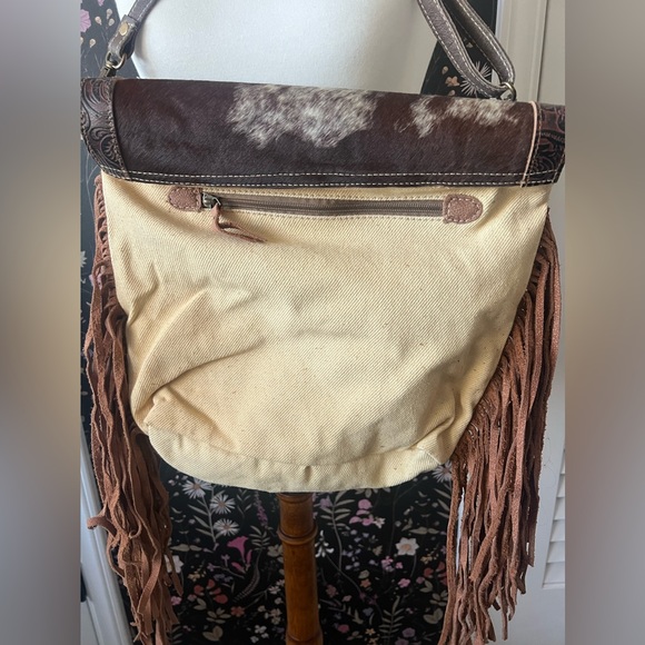 Western cross body/shoulder bag with tassels - Picture 3 of 3